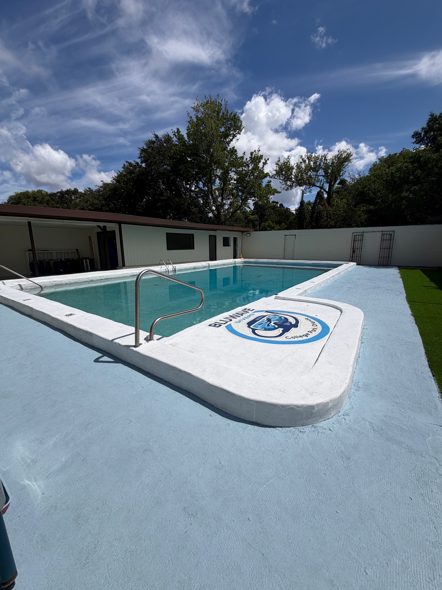 BluWave Divers' own branded training pool in College Park, Orlando